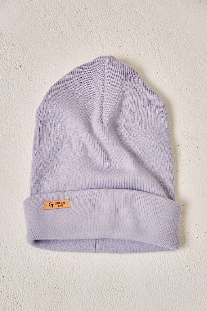 lavender beanie – flat lay