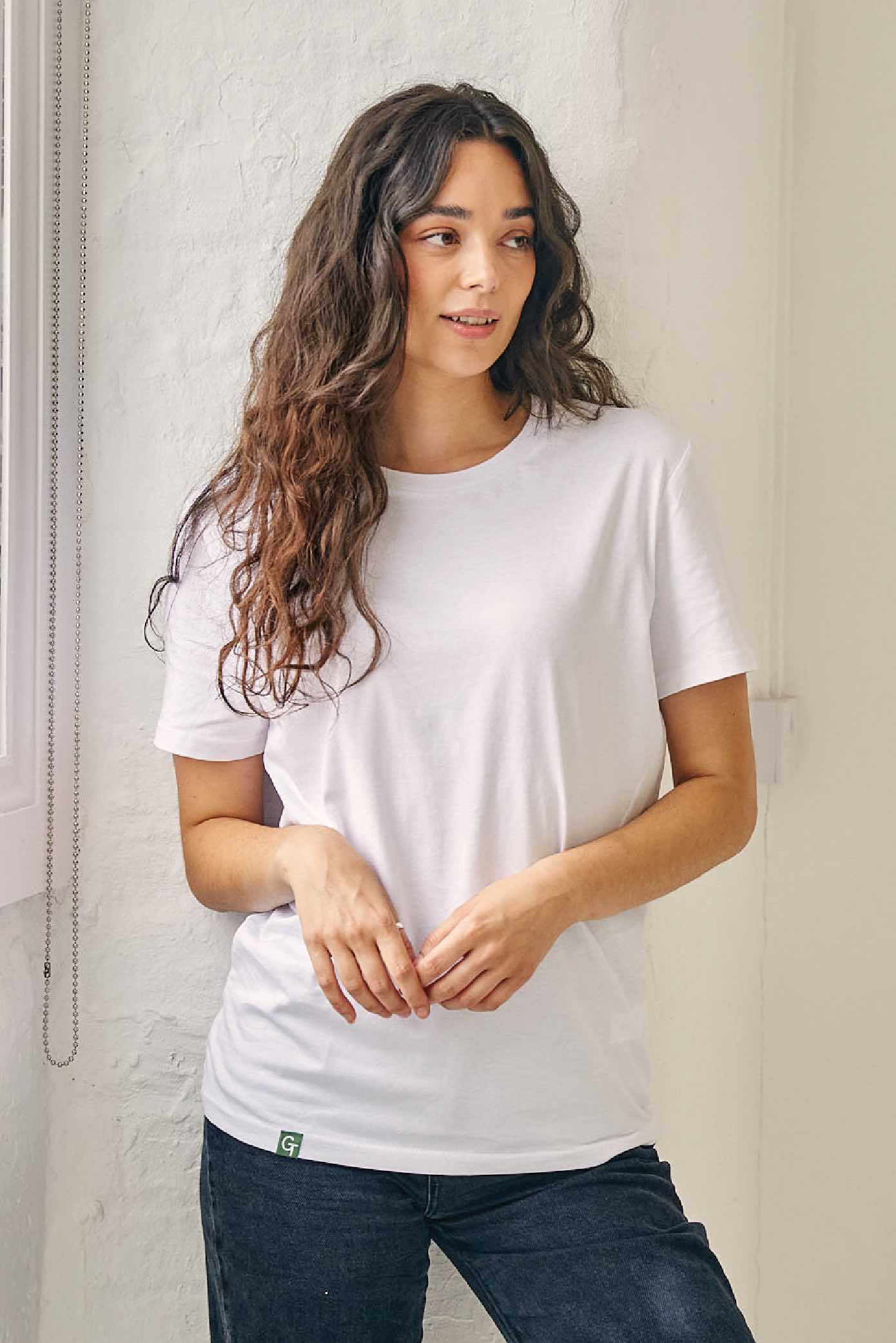 white tee Liz 4