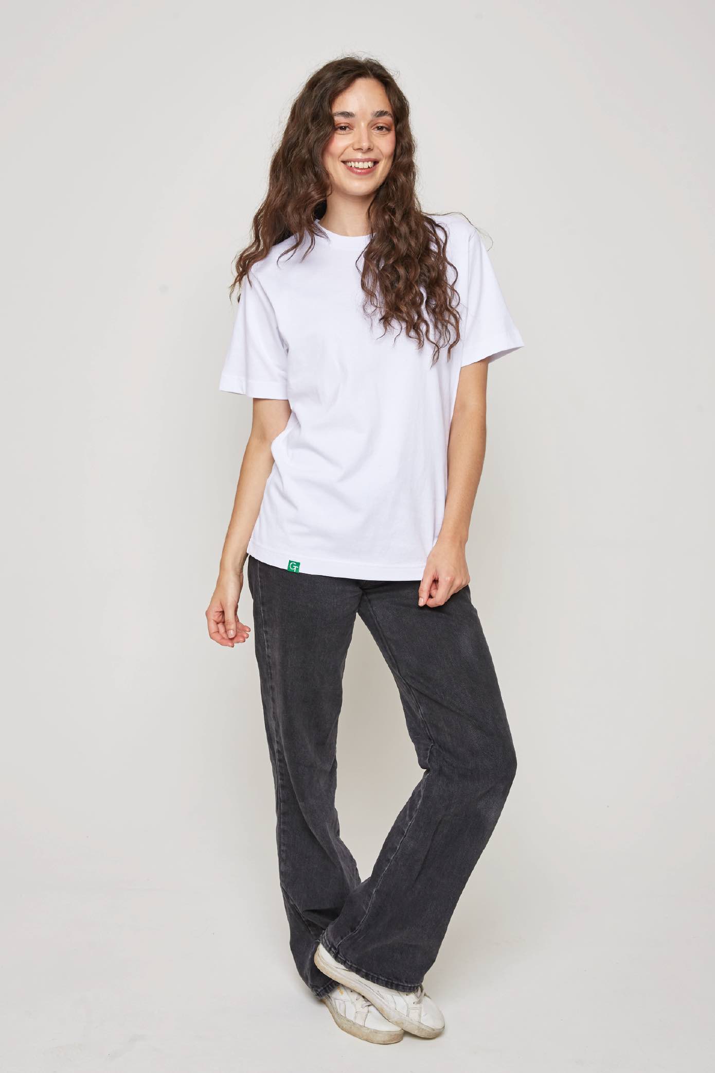 heavy white tee Liz 2