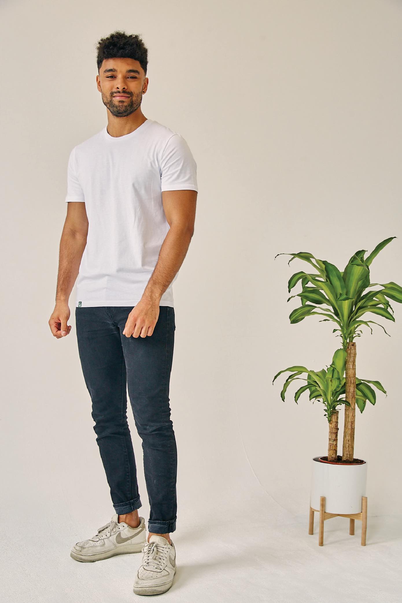 white tee Tom 3